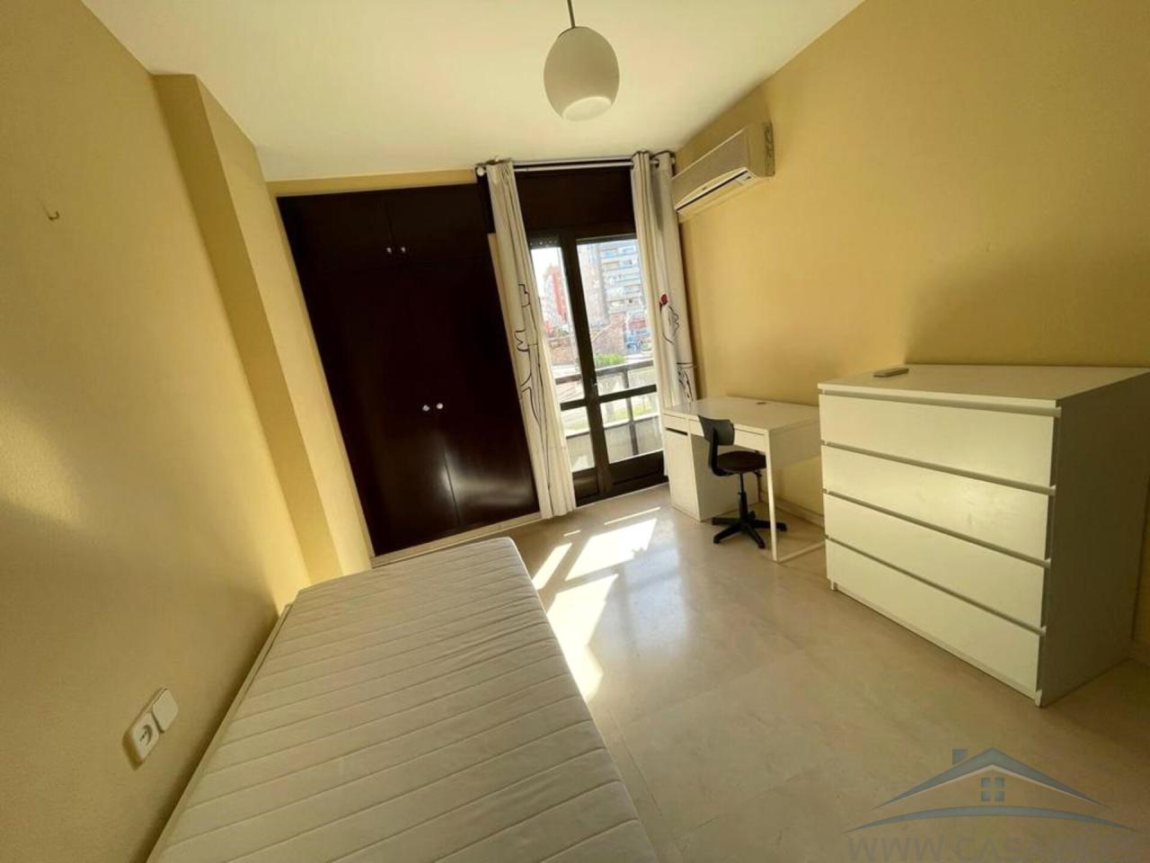 For sale of flat in Almería