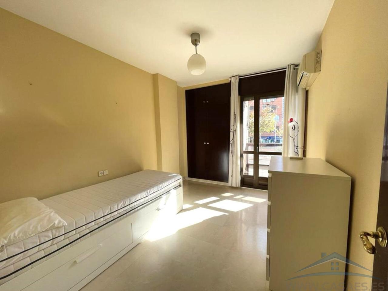For sale of flat in Almería