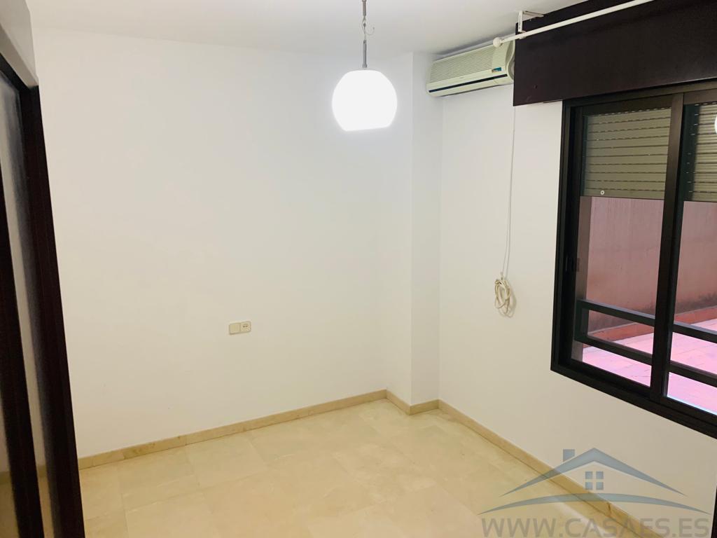 For sale of flat in Almería