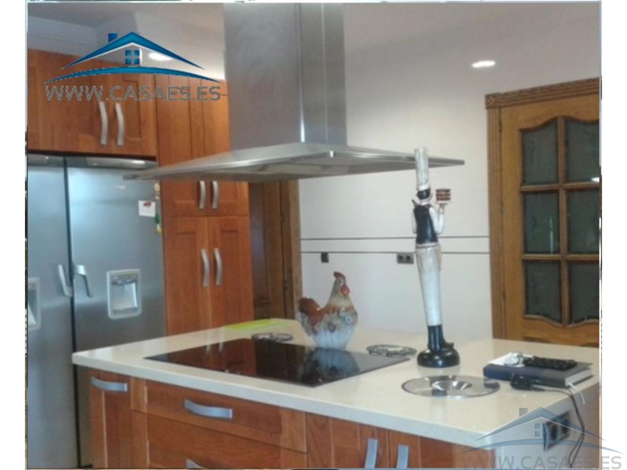 For sale of house in Roquetas de Mar