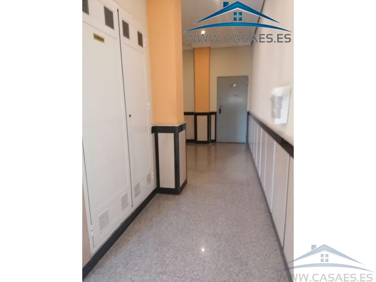 For sale of flat in Roquetas de Mar
