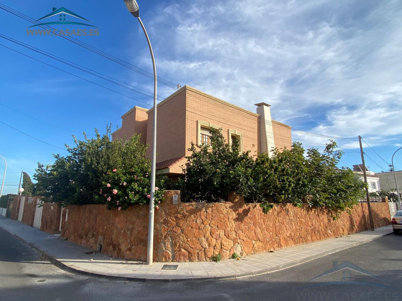 Venta de chalet en Almería