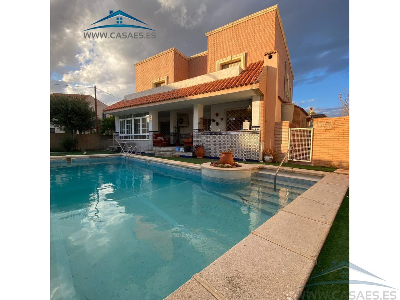 Venta de chalet en Almería