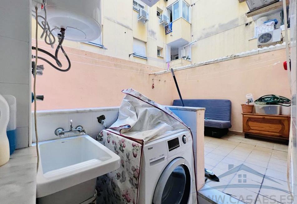 For sale of flat in Roquetas de Mar