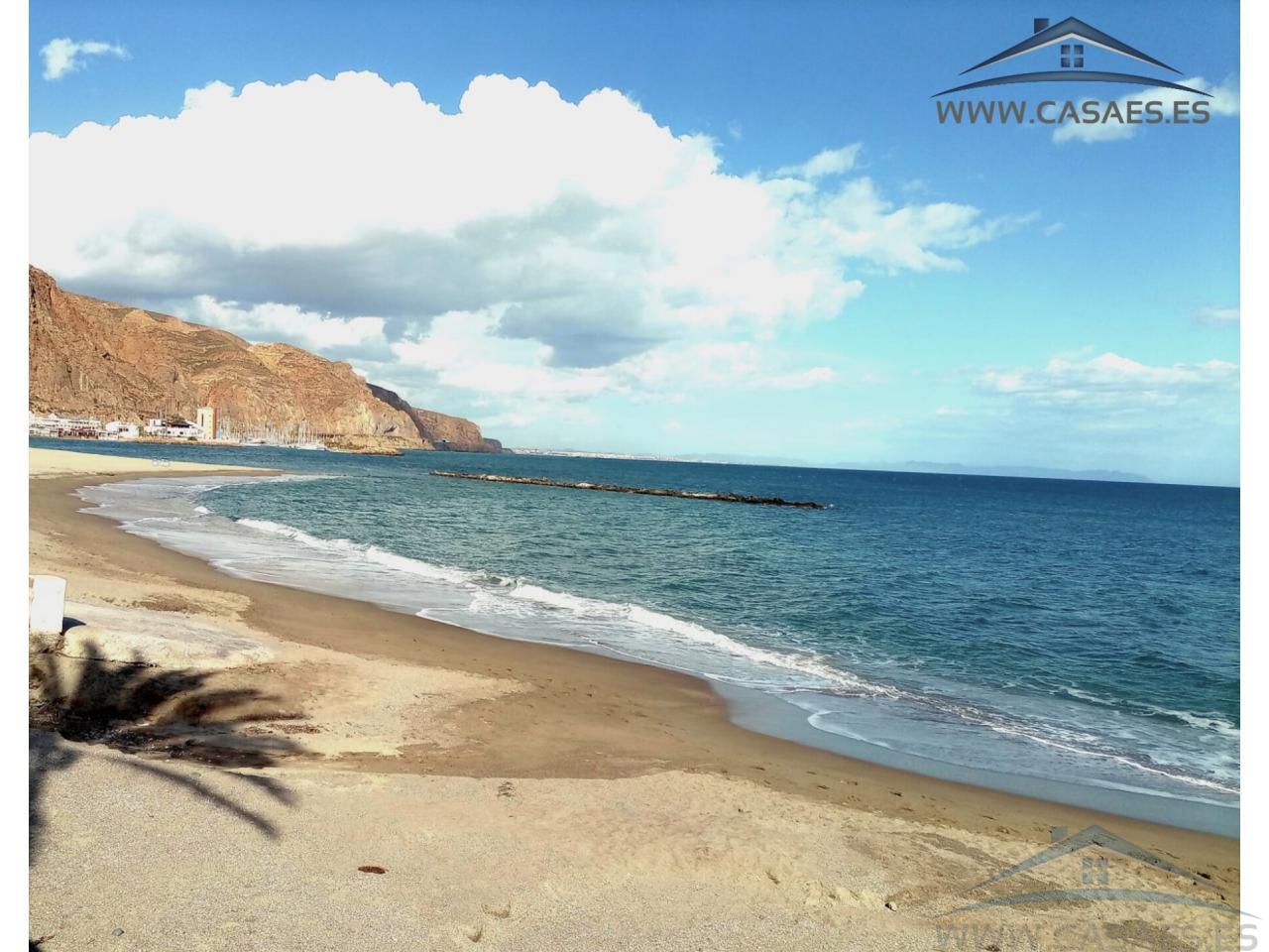 Venta de terreno en Roquetas de Mar