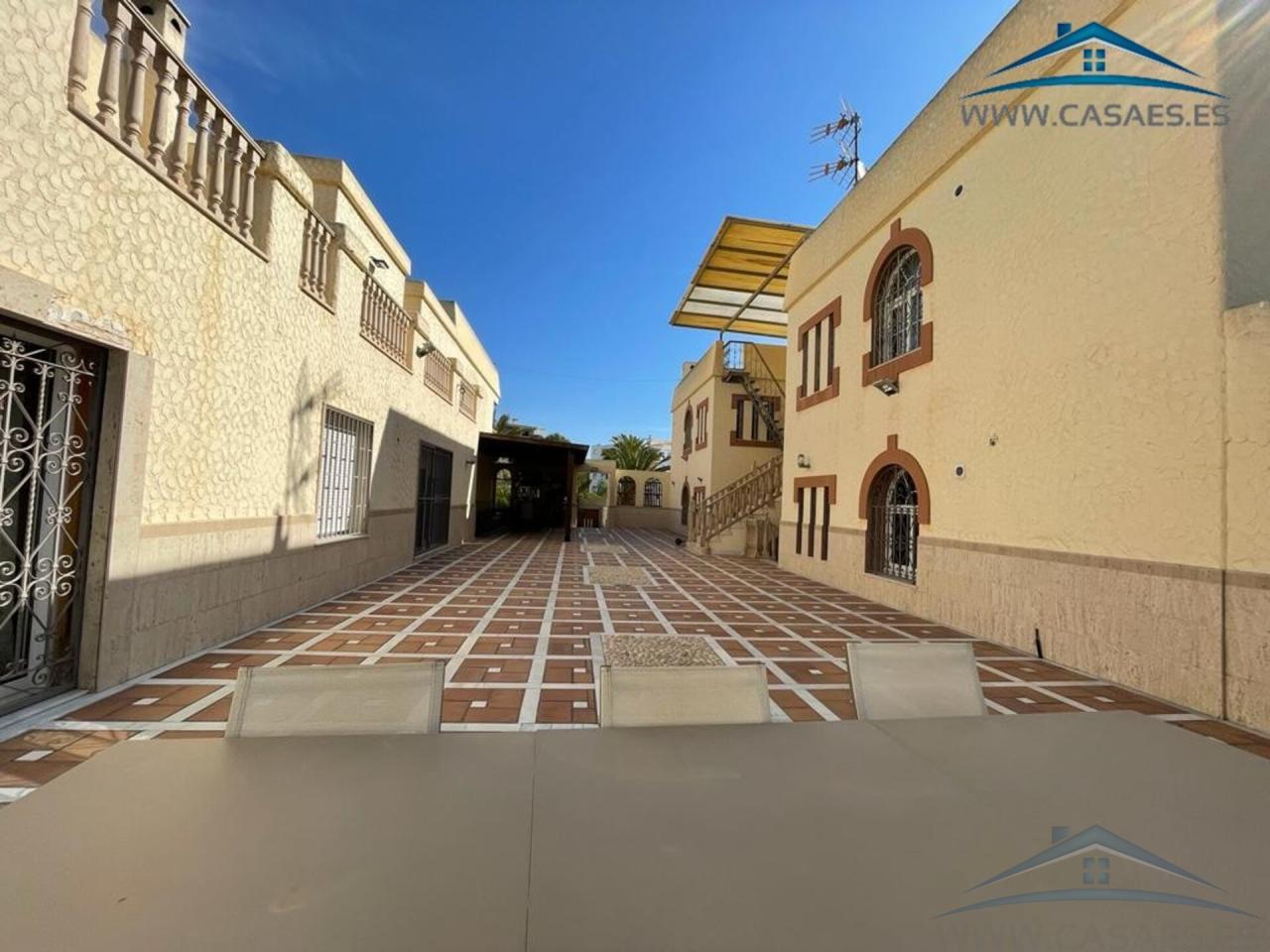 Venta de terreno en Roquetas de Mar