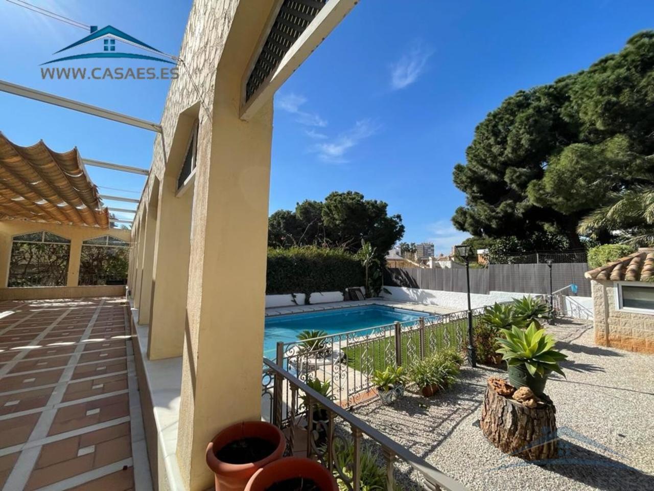 Venta de terreno en Roquetas de Mar