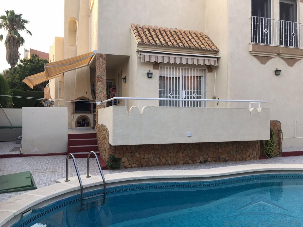 Venta de casa en Roquetas de Mar