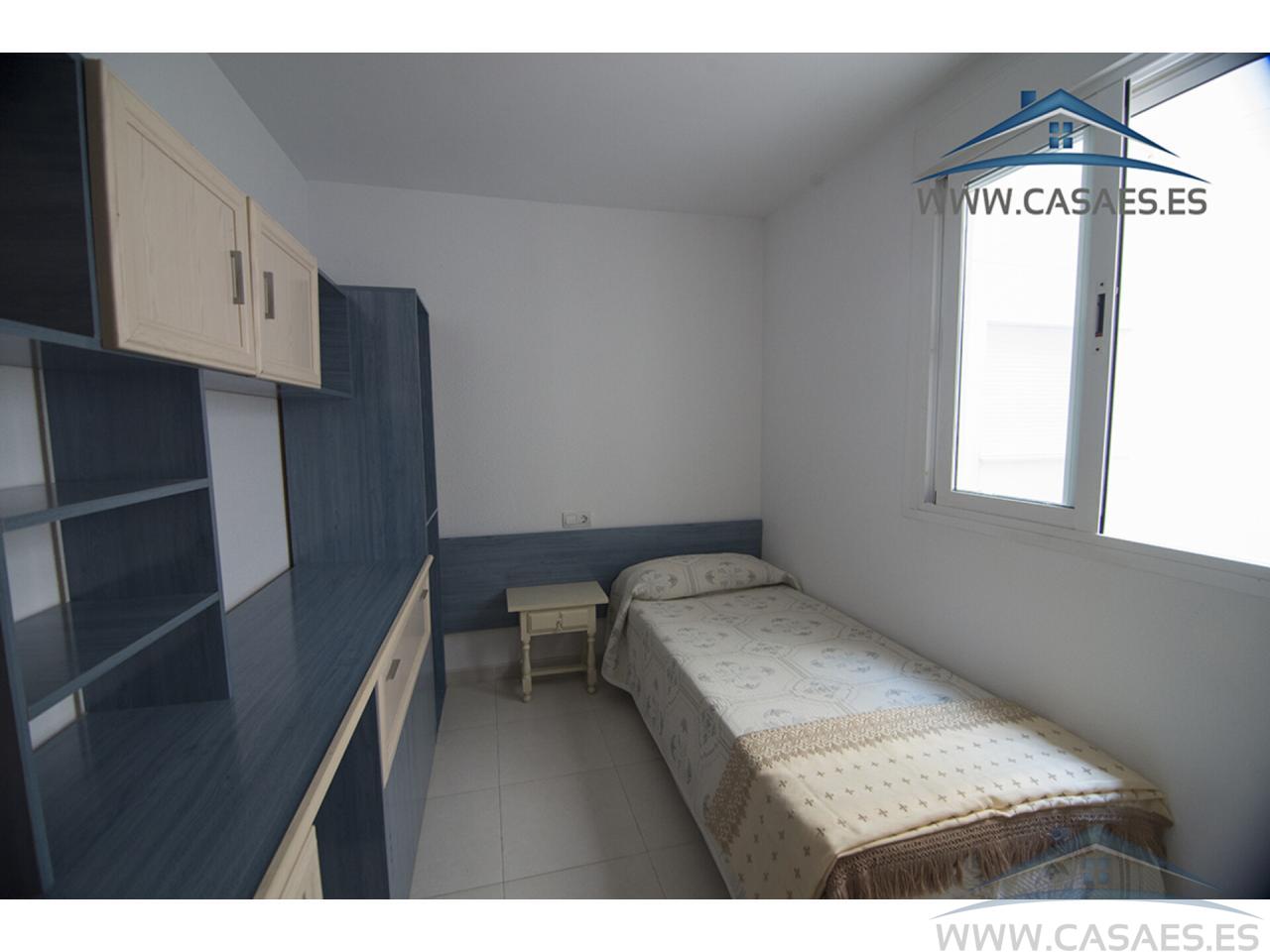 For sale of flat in Roquetas de Mar