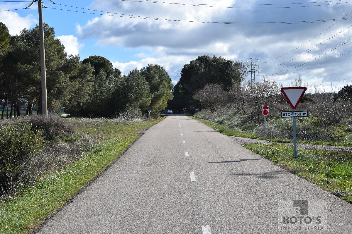 For sale of land in Almudévar