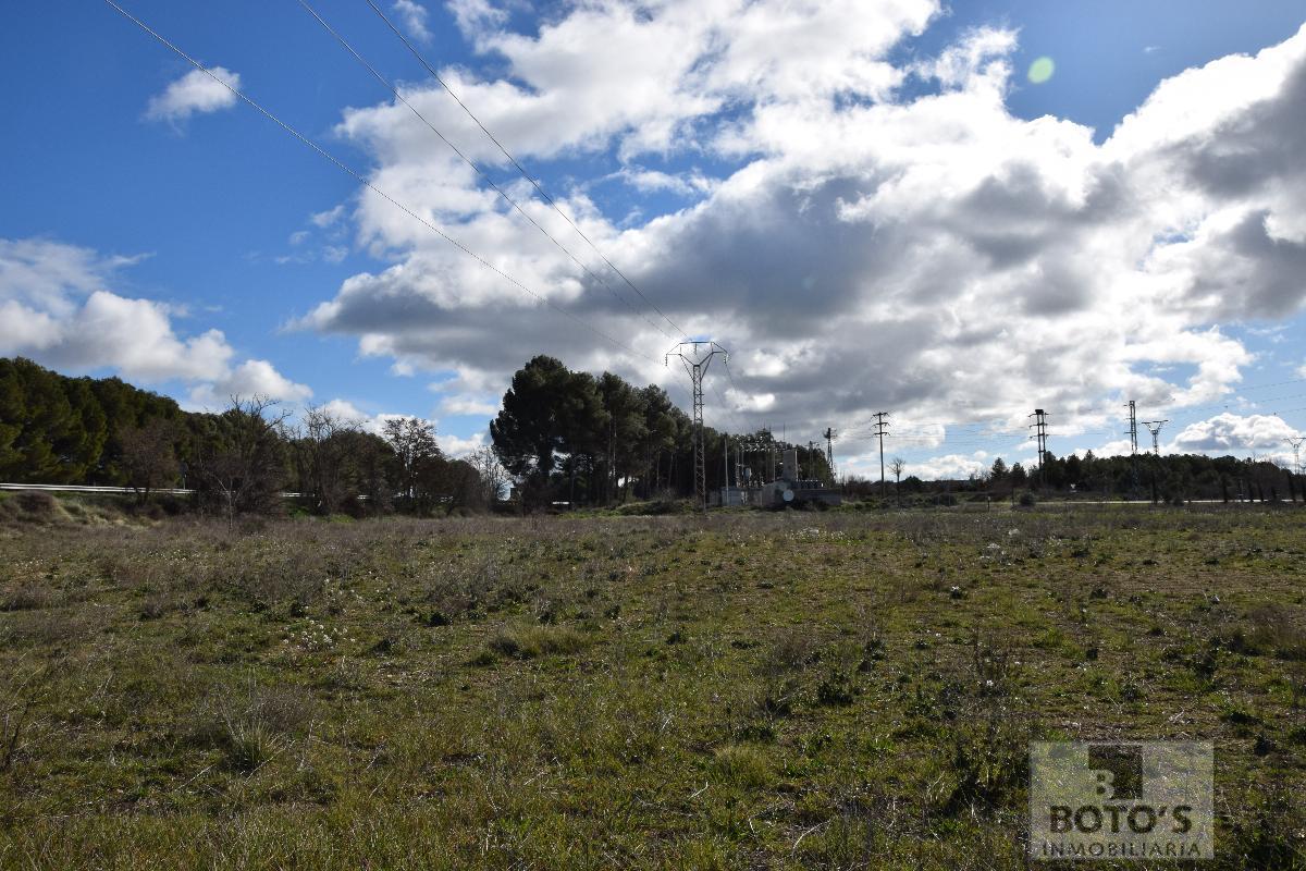 For sale of land in Almudévar
