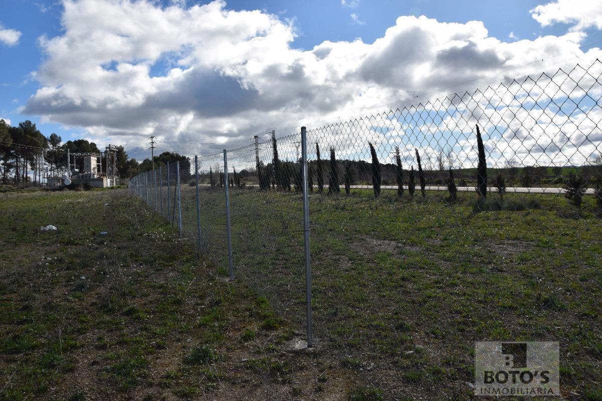 For sale of land in Almudévar
