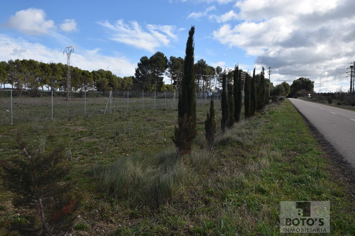 For sale of land in Almudévar