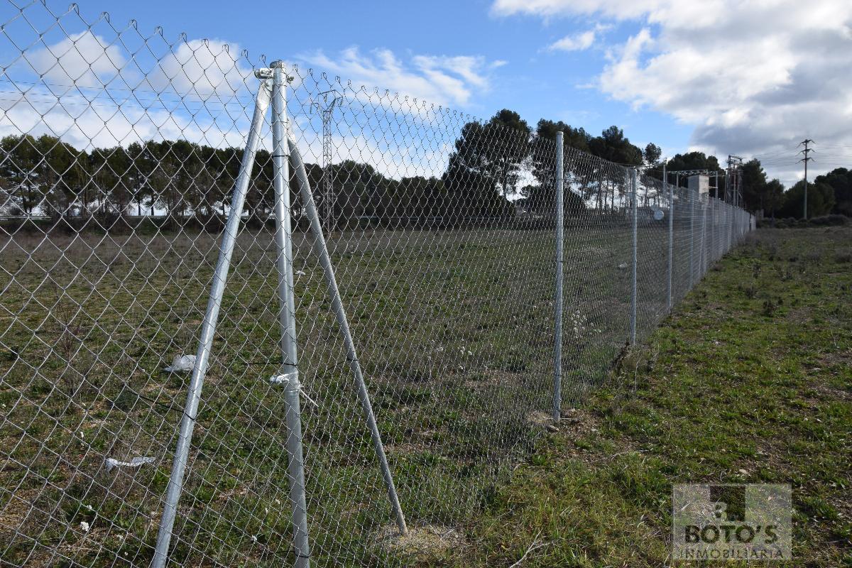 For sale of land in Almudévar