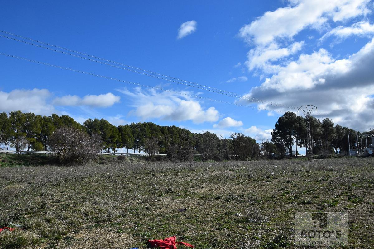 For sale of land in Almudévar