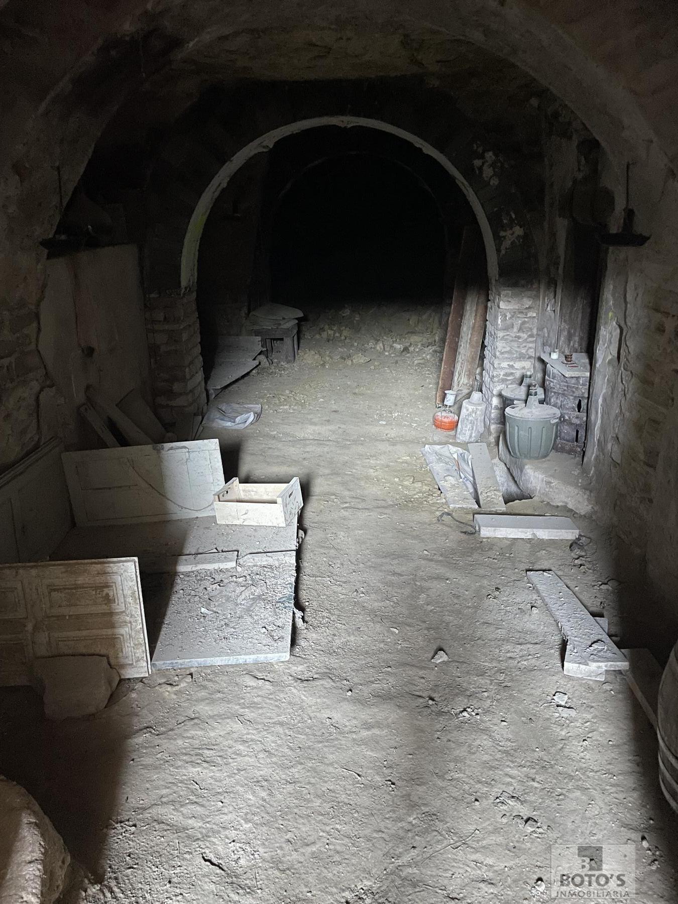 For sale of cellar in Almudévar