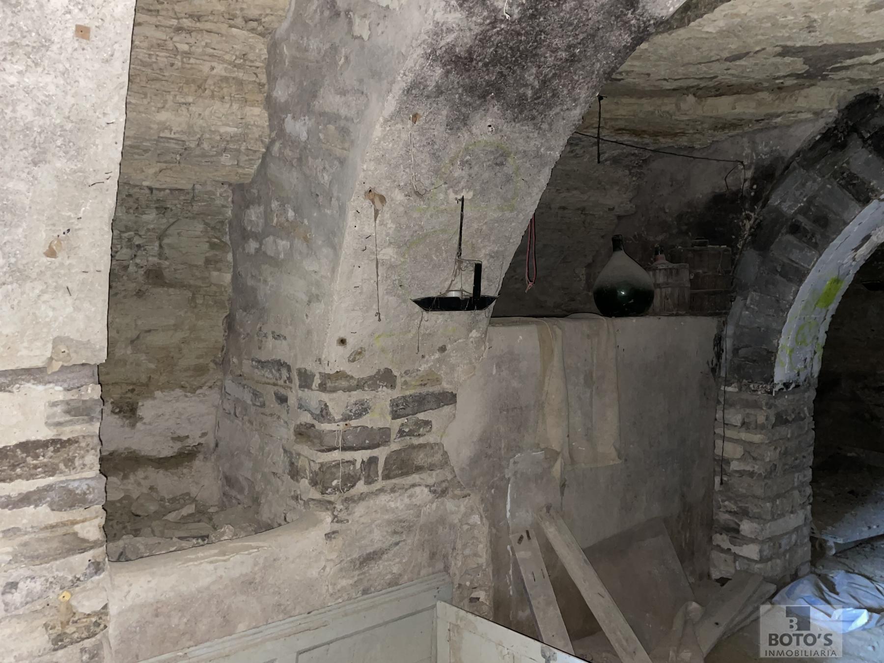 For sale of cellar in Almudévar