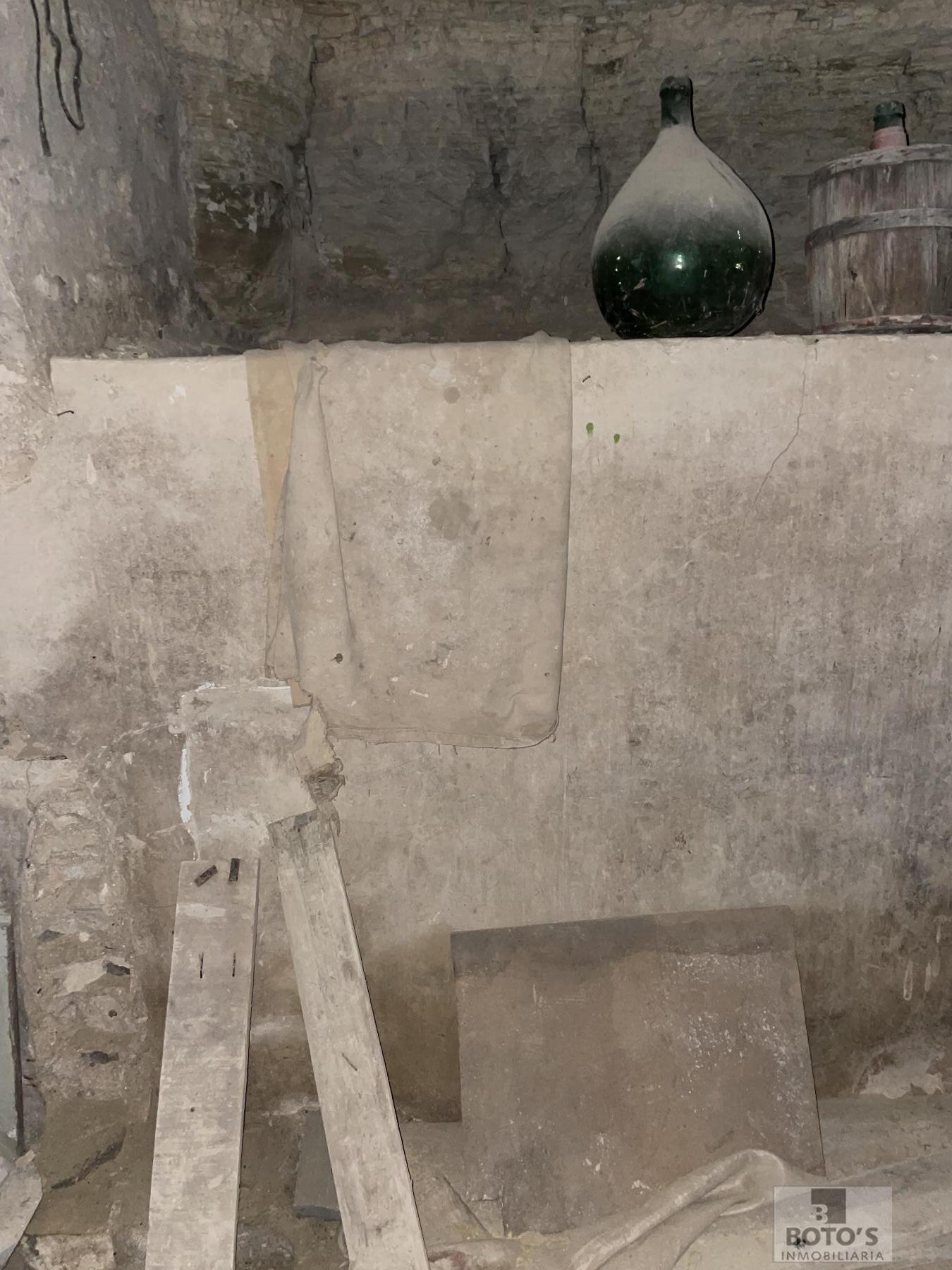 For sale of cellar in Almudévar