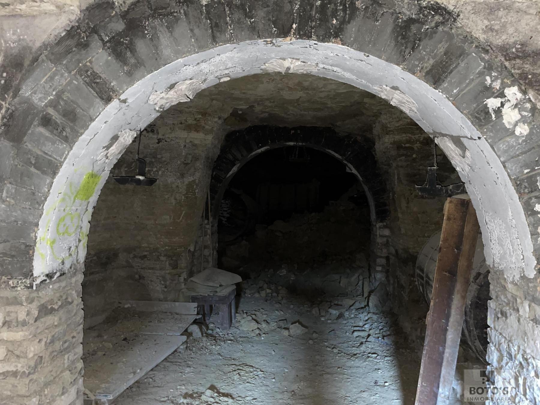 For sale of cellar in Almudévar