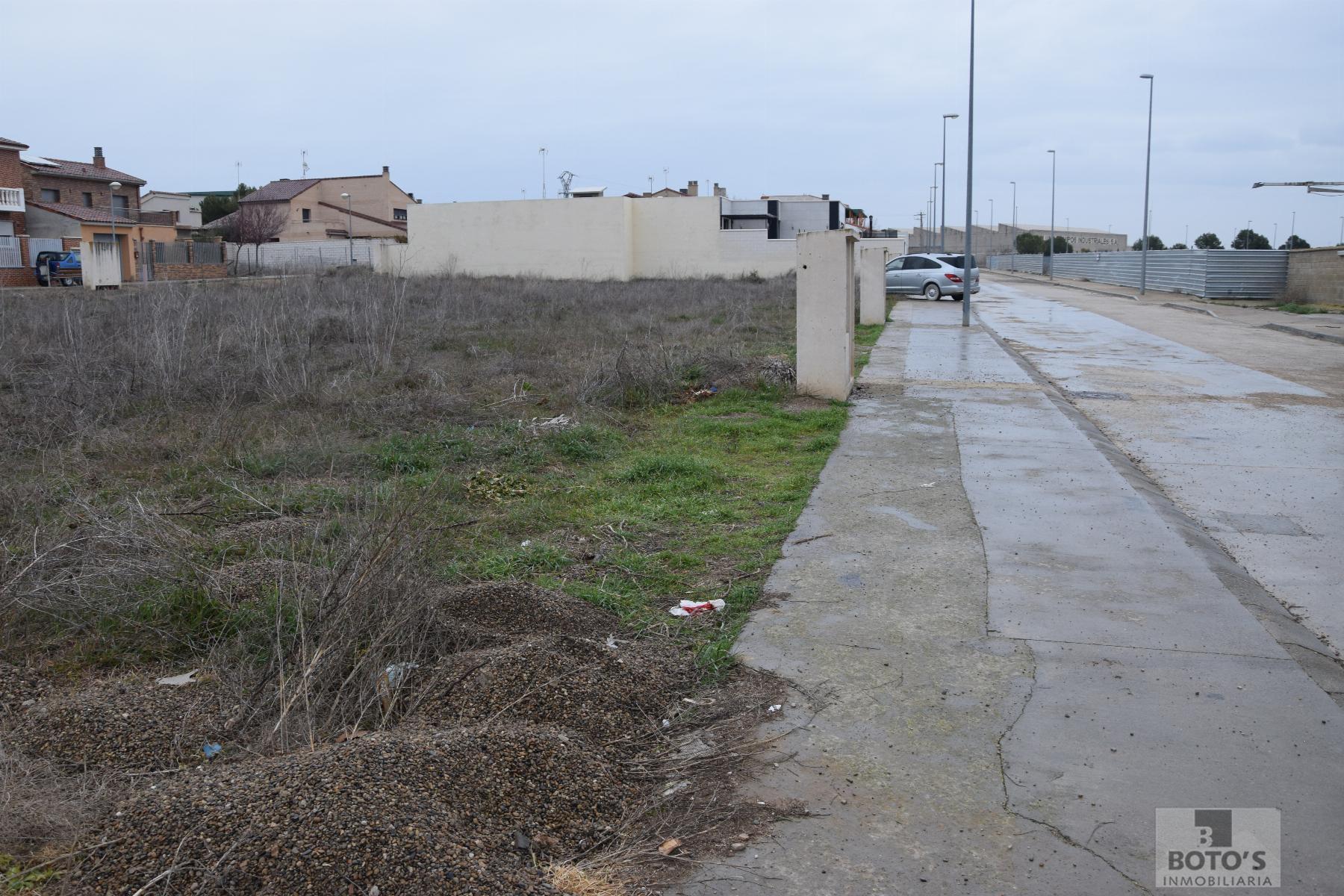 For sale of land in Almudévar