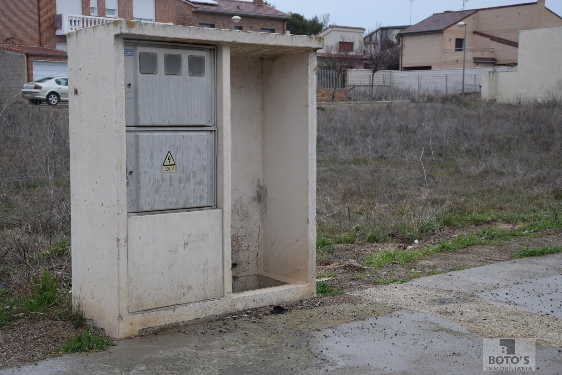 For sale of land in Almudévar