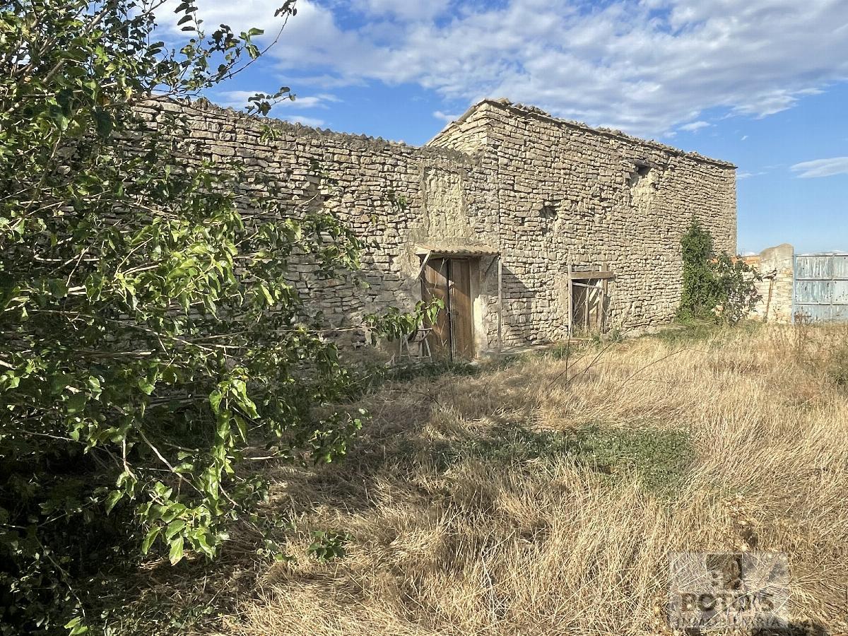 For sale of land in Almudévar