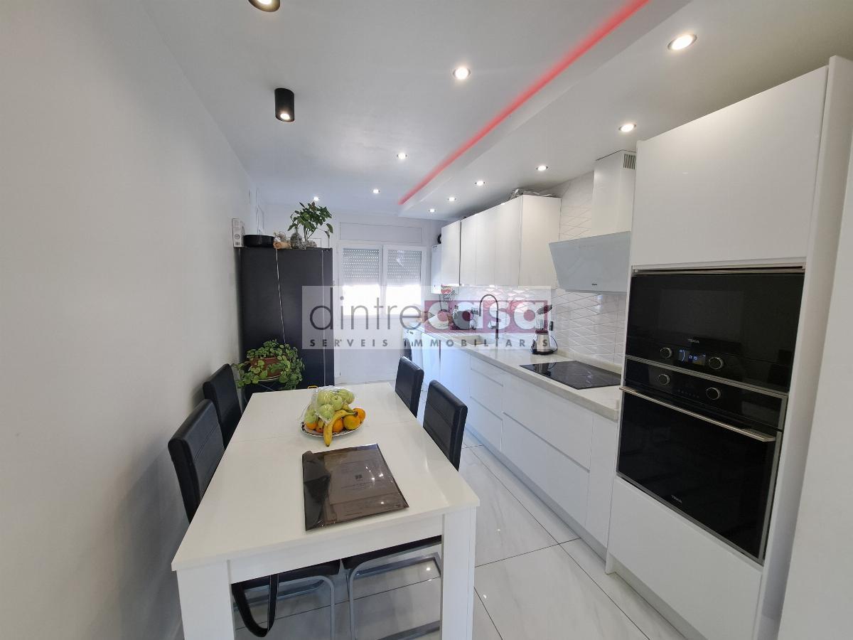 For sale of flat in Hostalric
