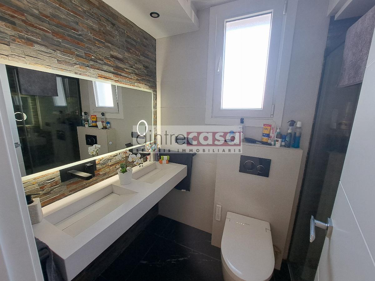 For sale of flat in Hostalric