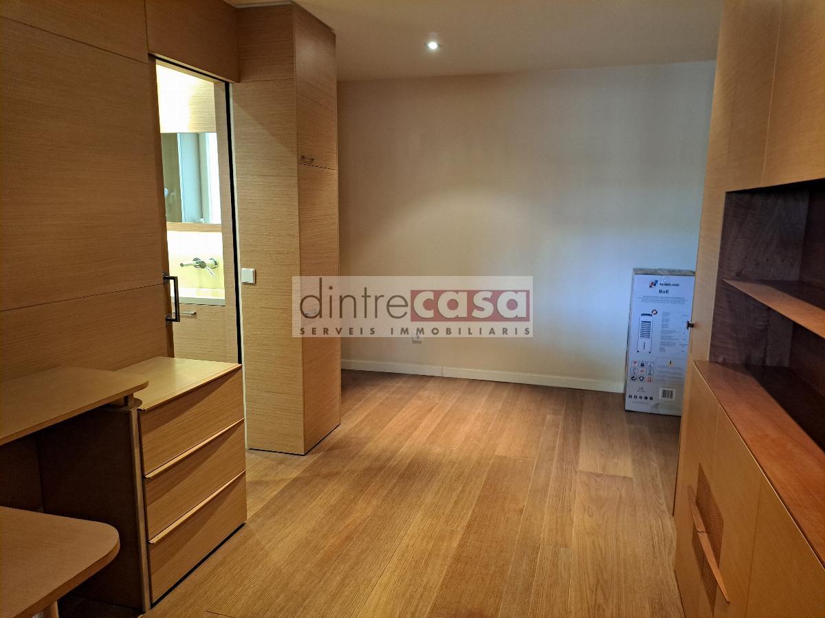 For sale of study in Barcelona