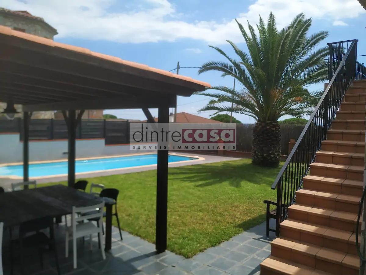 For sale of house in Palafolls