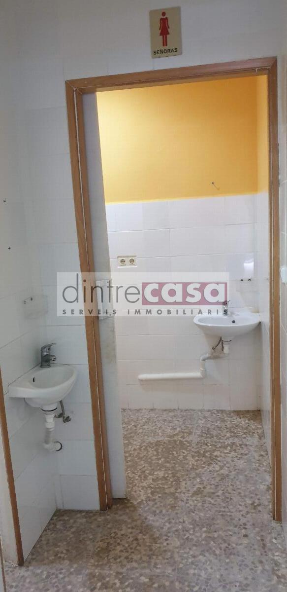 Venta de local comercial en Pineda de Mar