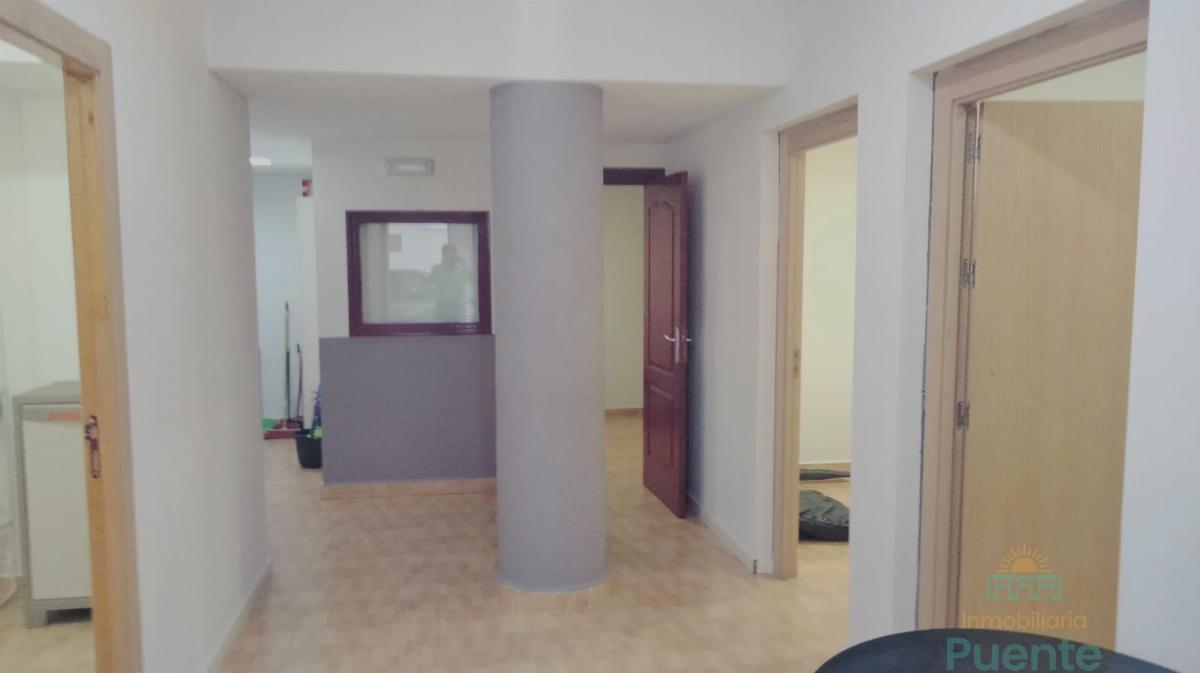For rent of commercial in Totana