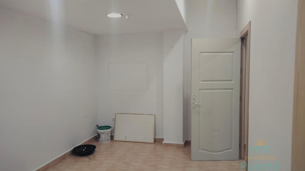 For rent of commercial in Totana