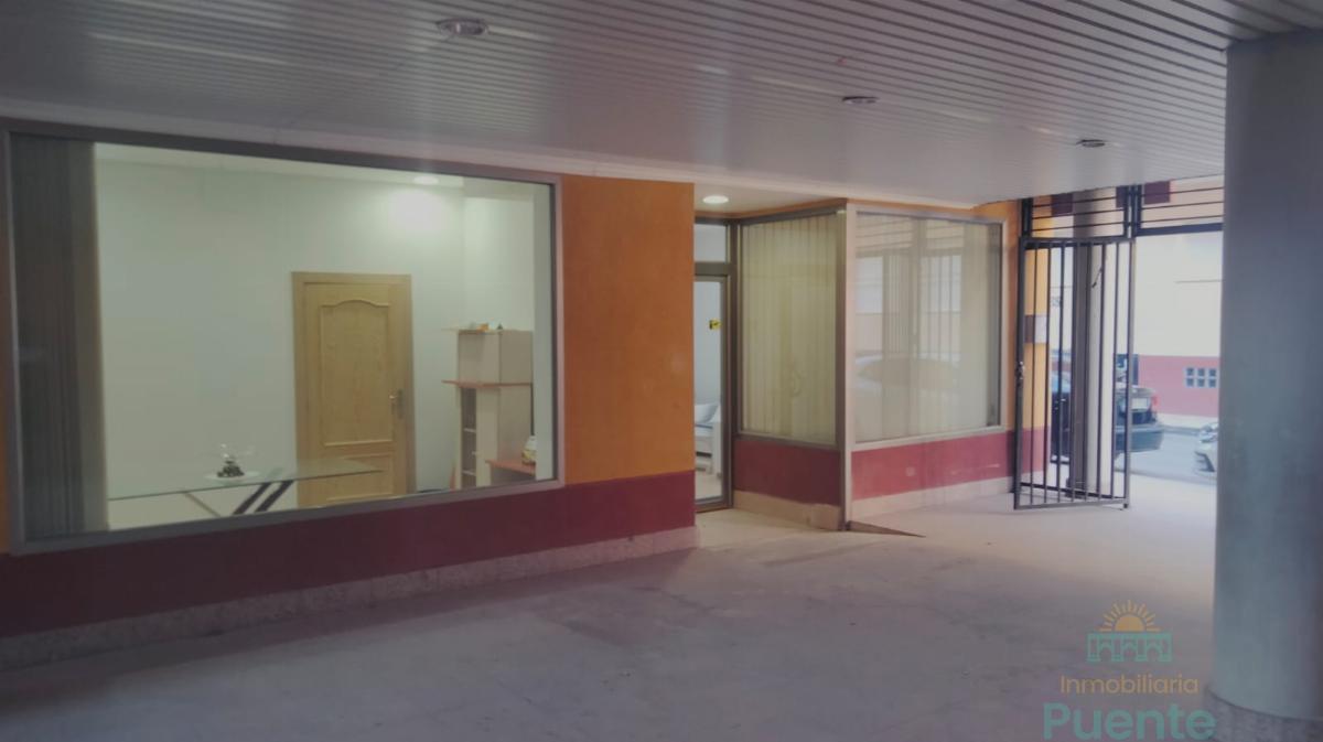 For rent of commercial in Totana