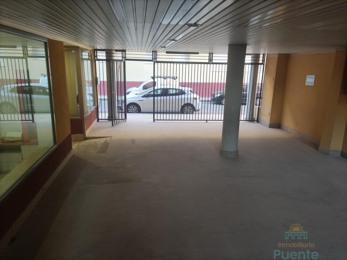 For rent of commercial in Totana