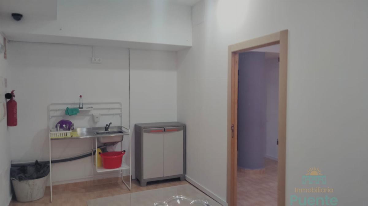 For rent of commercial in Totana