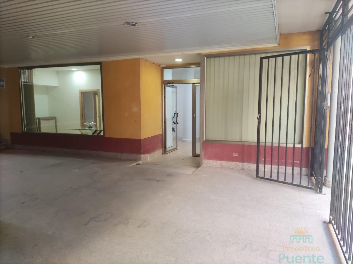 For rent of commercial in Totana