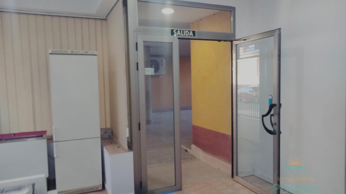 For rent of commercial in Totana