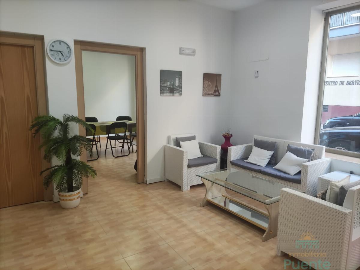 For rent of commercial in Totana
