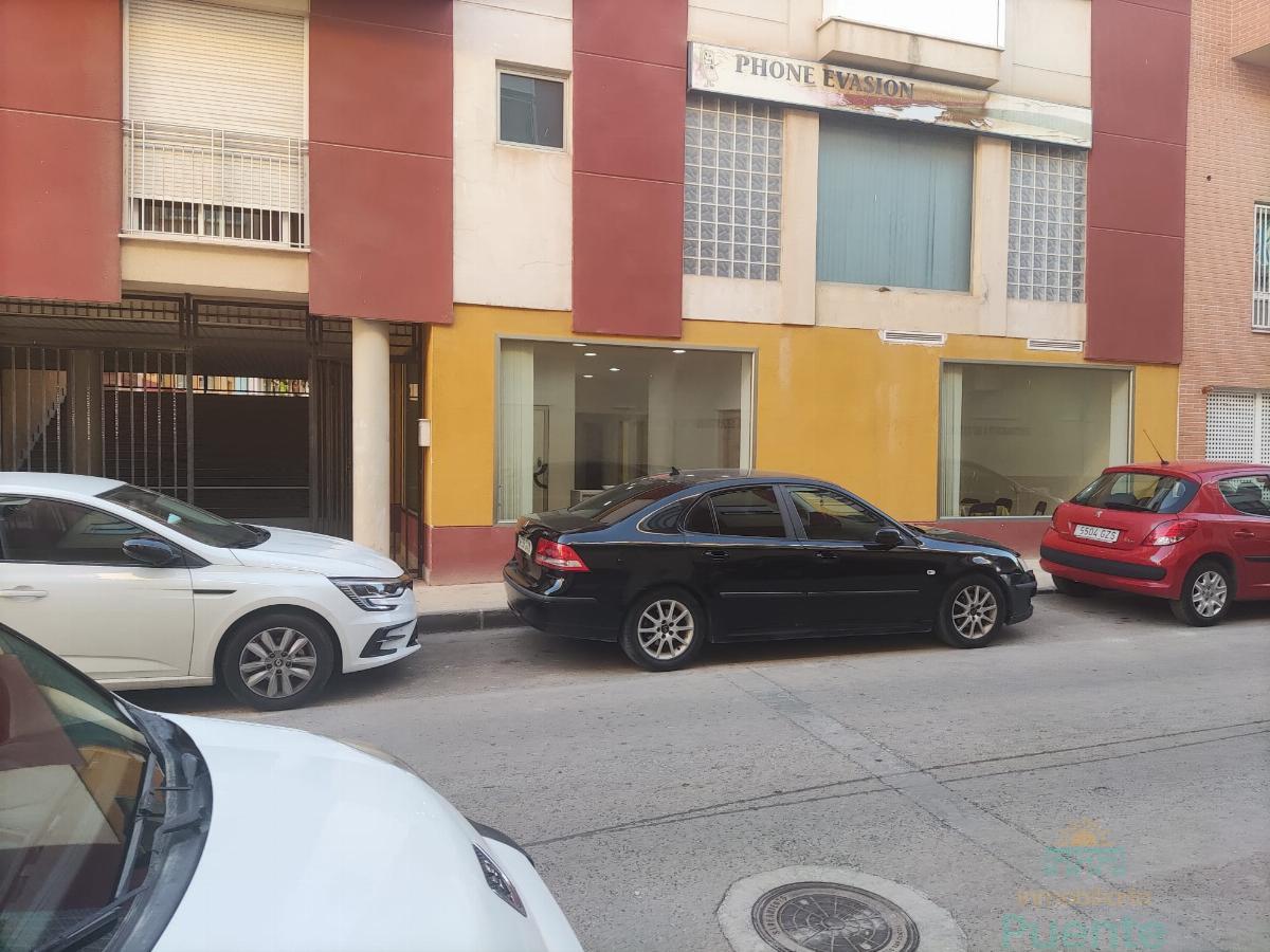 For rent of commercial in Totana