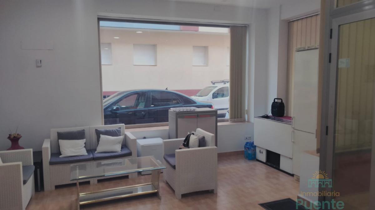 For rent of commercial in Totana
