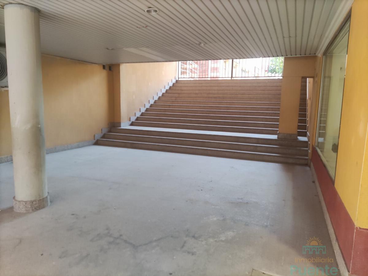For rent of commercial in Totana