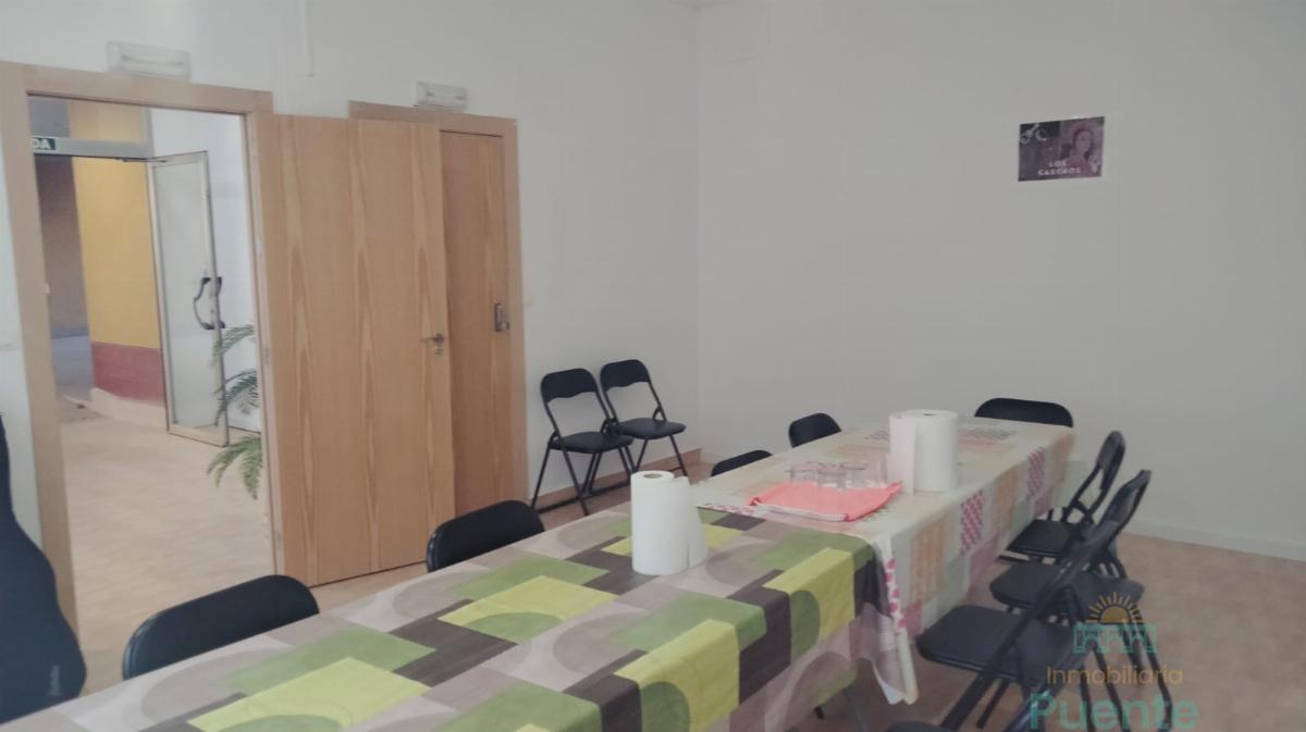 For rent of commercial in Totana