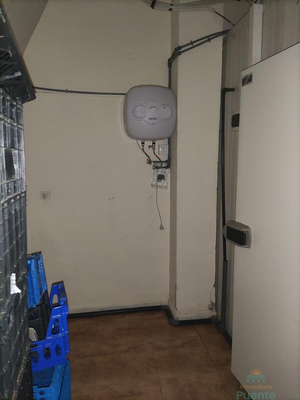For rent of commercial in Totana