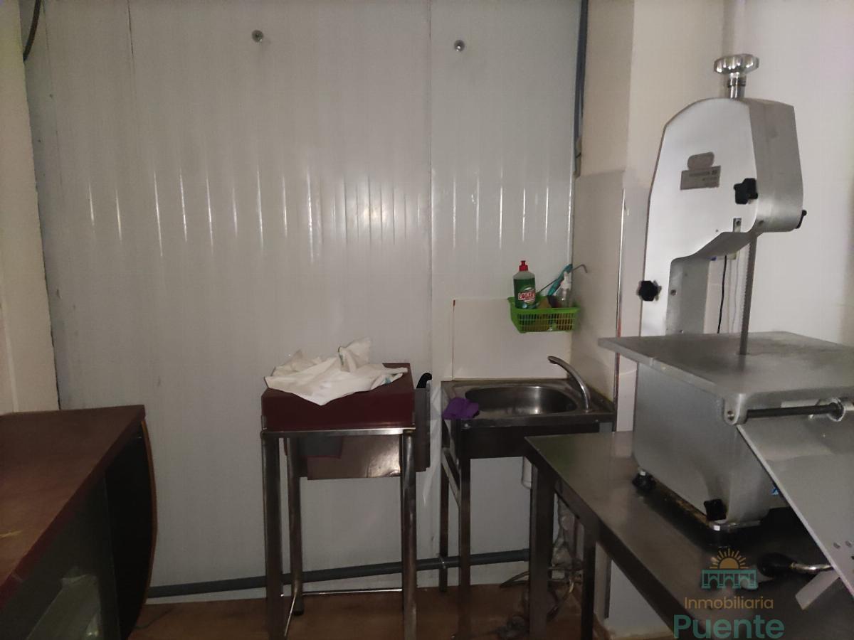 For rent of commercial in Totana