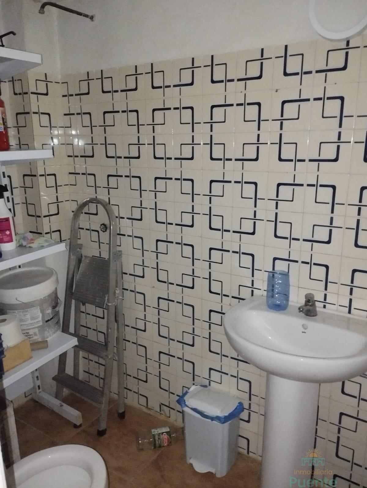 For rent of commercial in Totana