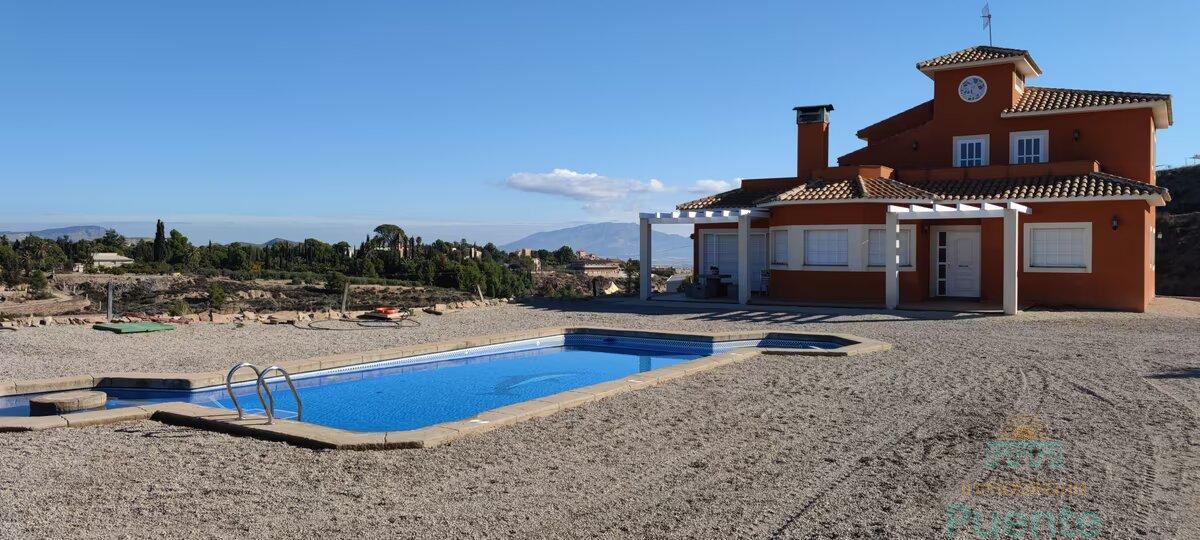 For sale of chalet in Totana