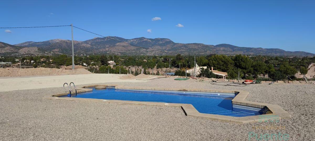 For sale of chalet in Totana