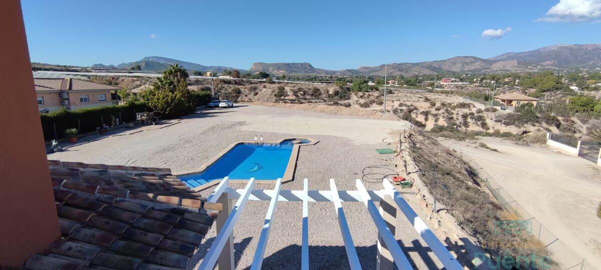 For sale of chalet in Totana