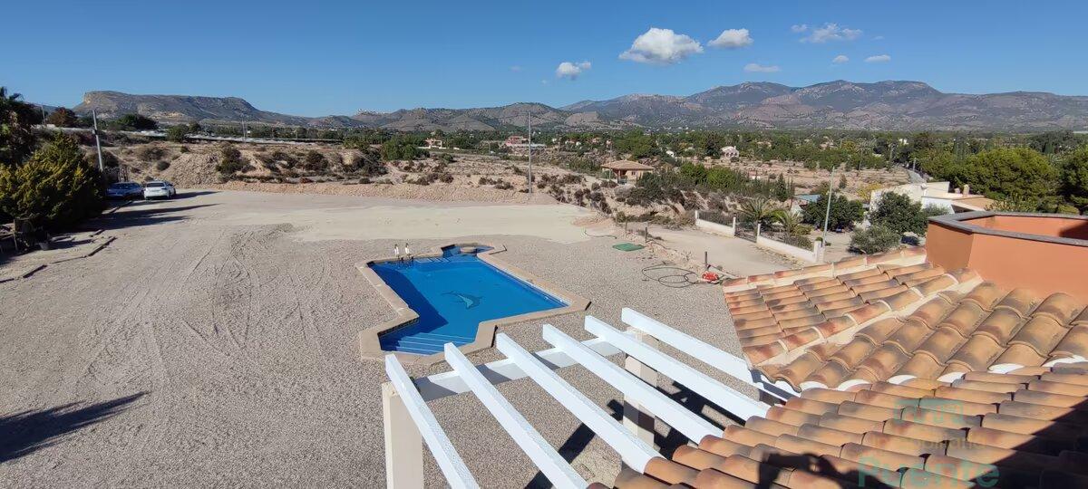 For sale of chalet in Totana